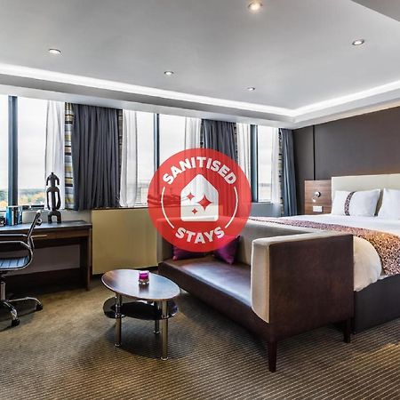 Livin' Serviced Apartments Уотфорд Екстериор снимка