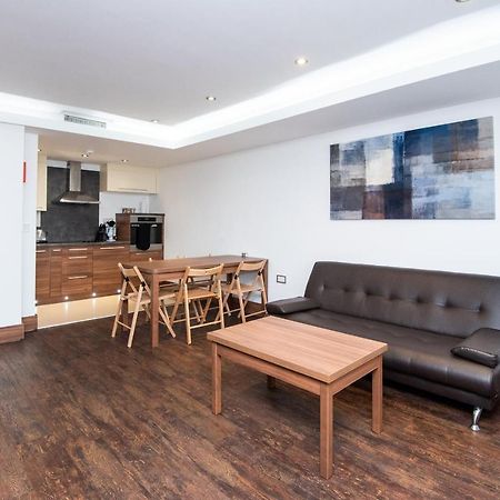 Livin' Serviced Apartments Уотфорд Екстериор снимка