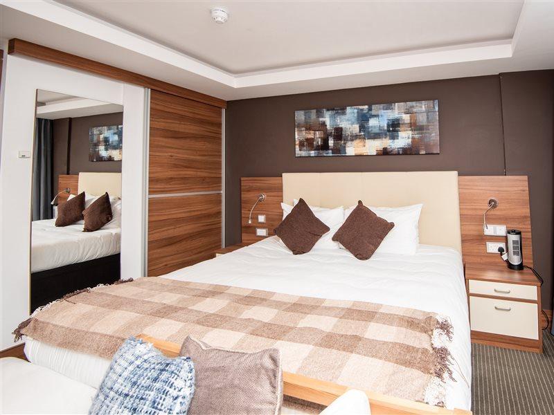Livin' Serviced Apartments Уотфорд Екстериор снимка