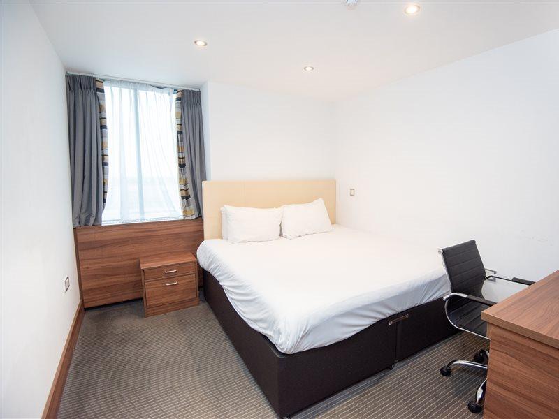 Livin' Serviced Apartments Уотфорд Екстериор снимка