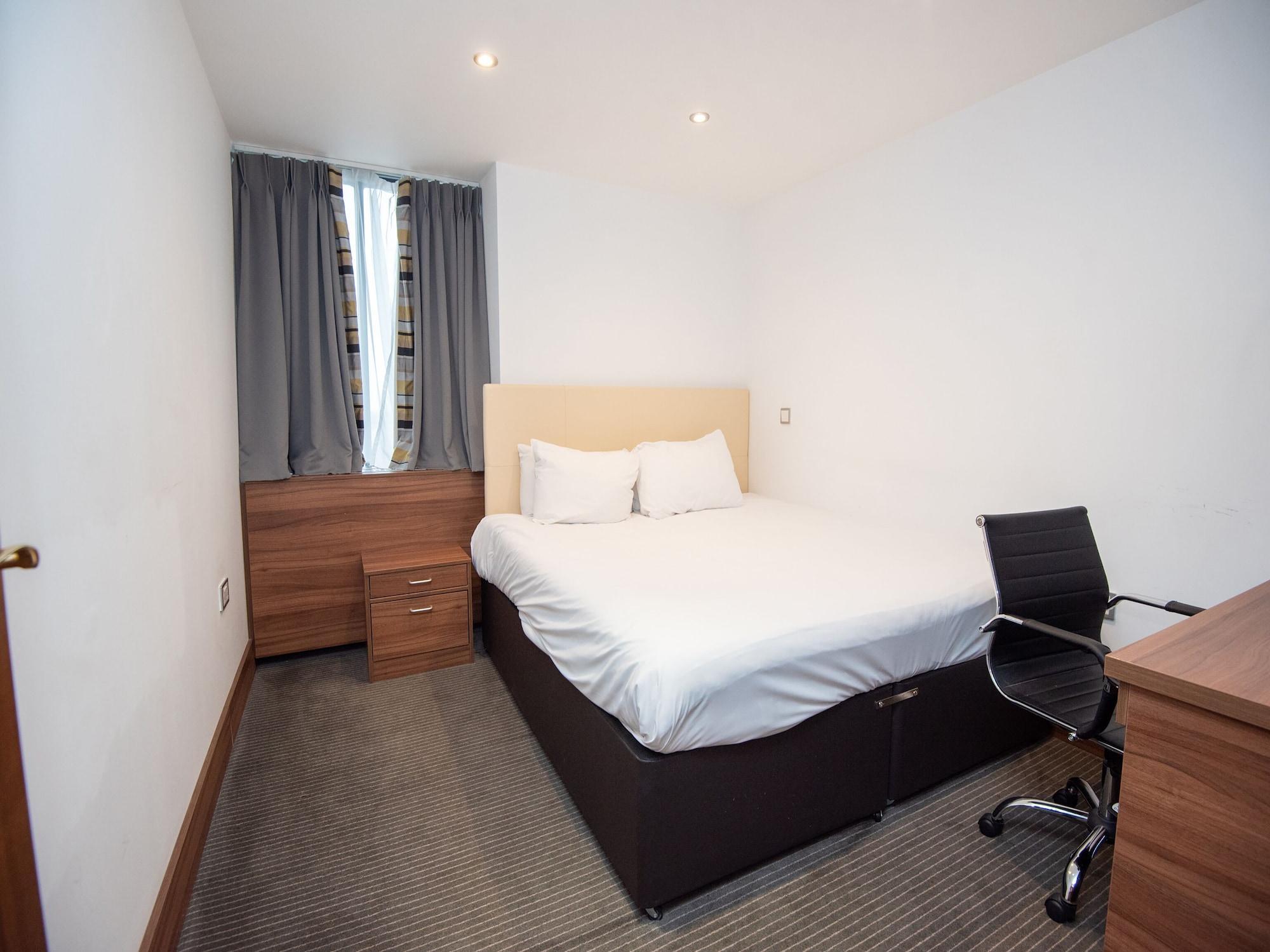 Livin' Serviced Apartments Уотфорд Екстериор снимка