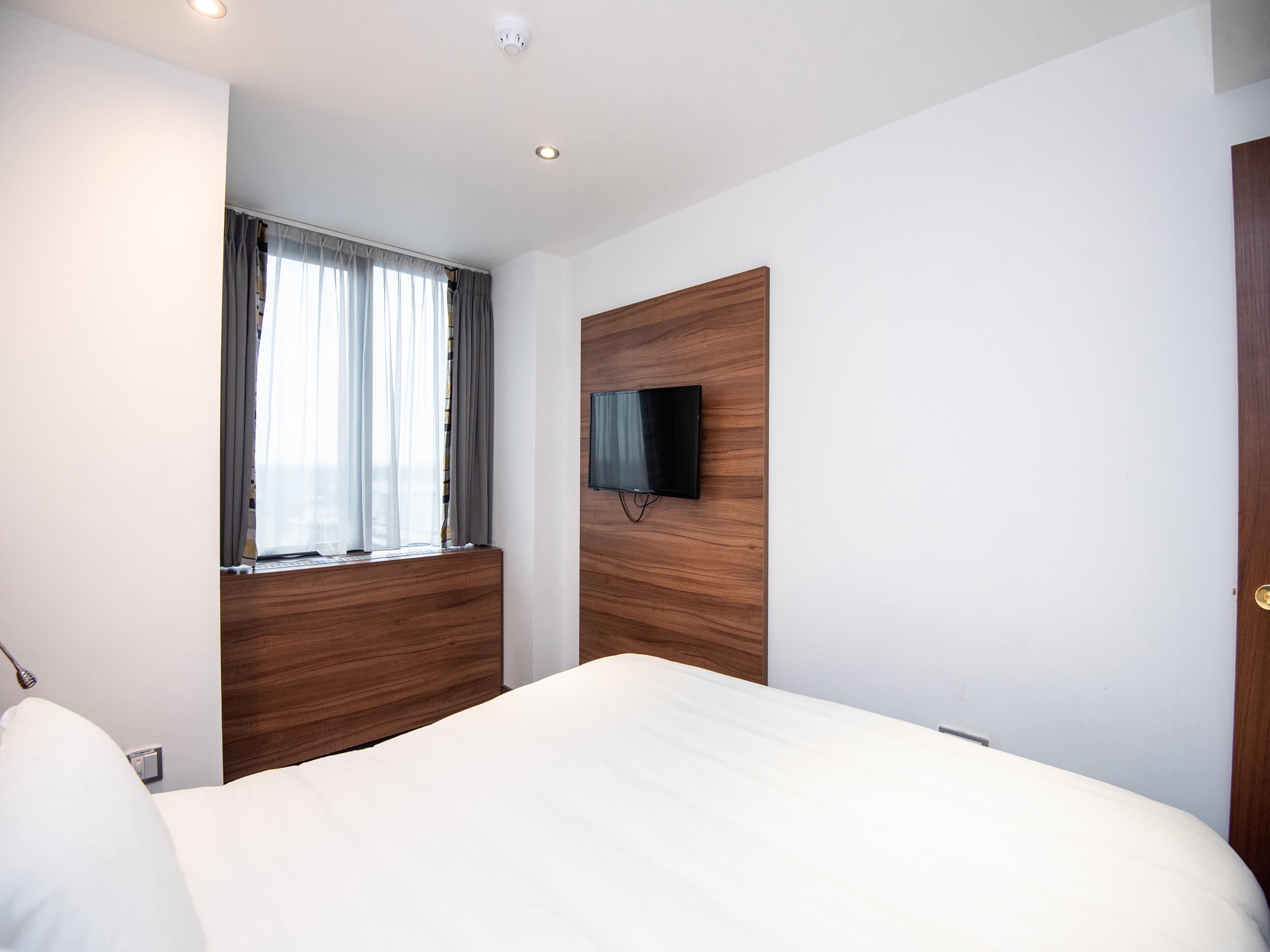 Livin' Serviced Apartments Уотфорд Екстериор снимка