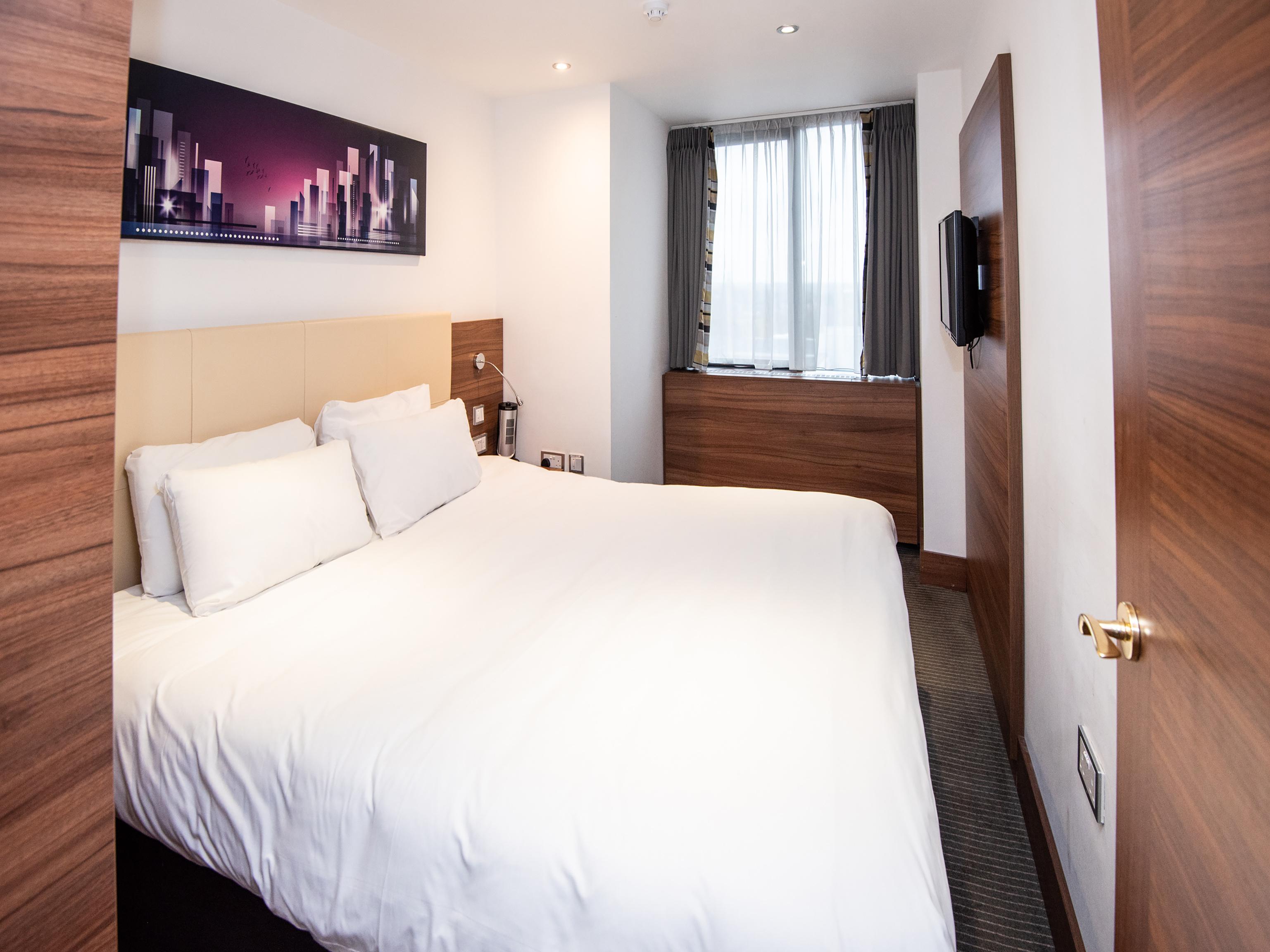 Livin' Serviced Apartments Уотфорд Екстериор снимка