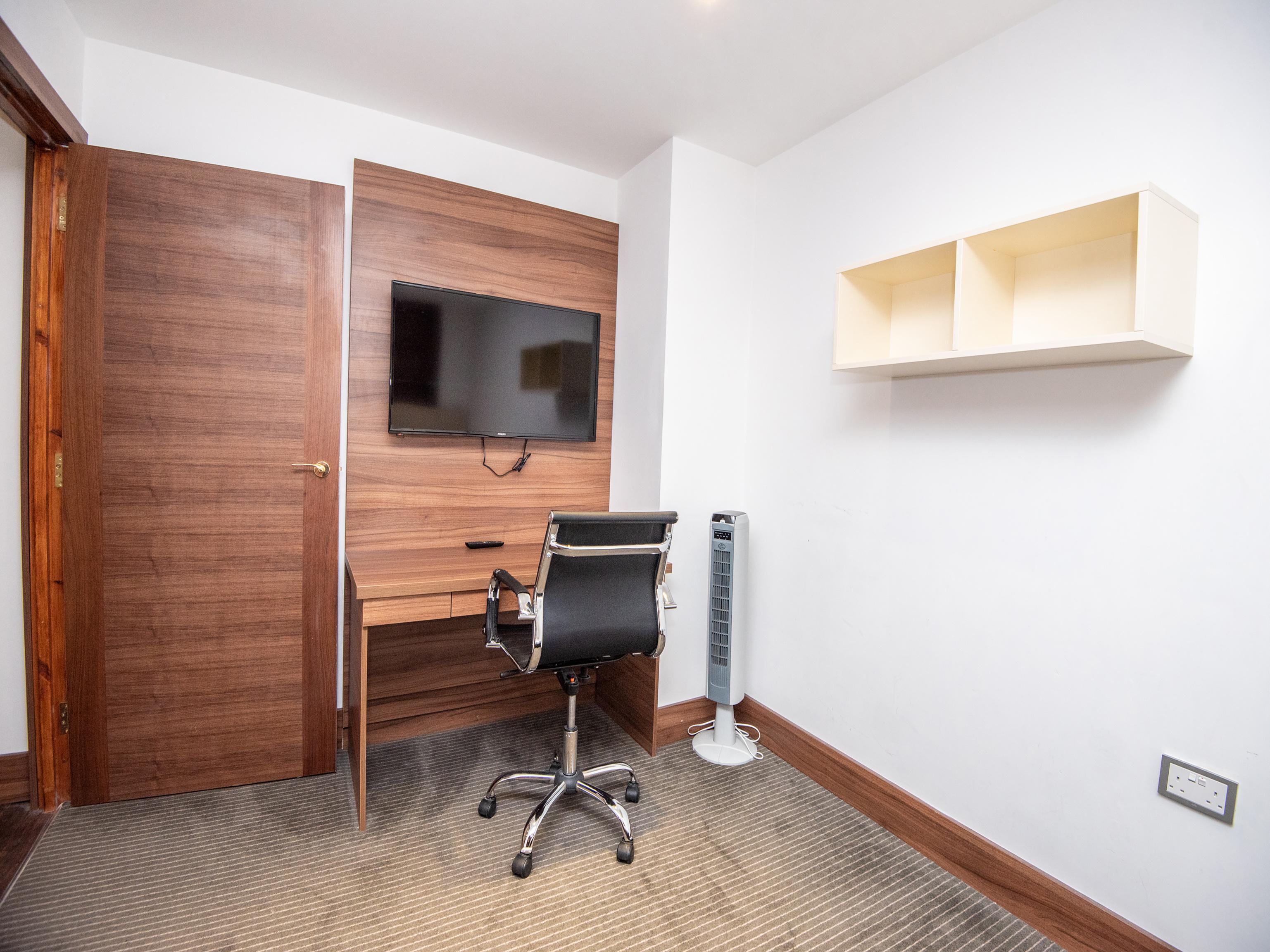 Livin' Serviced Apartments Уотфорд Екстериор снимка