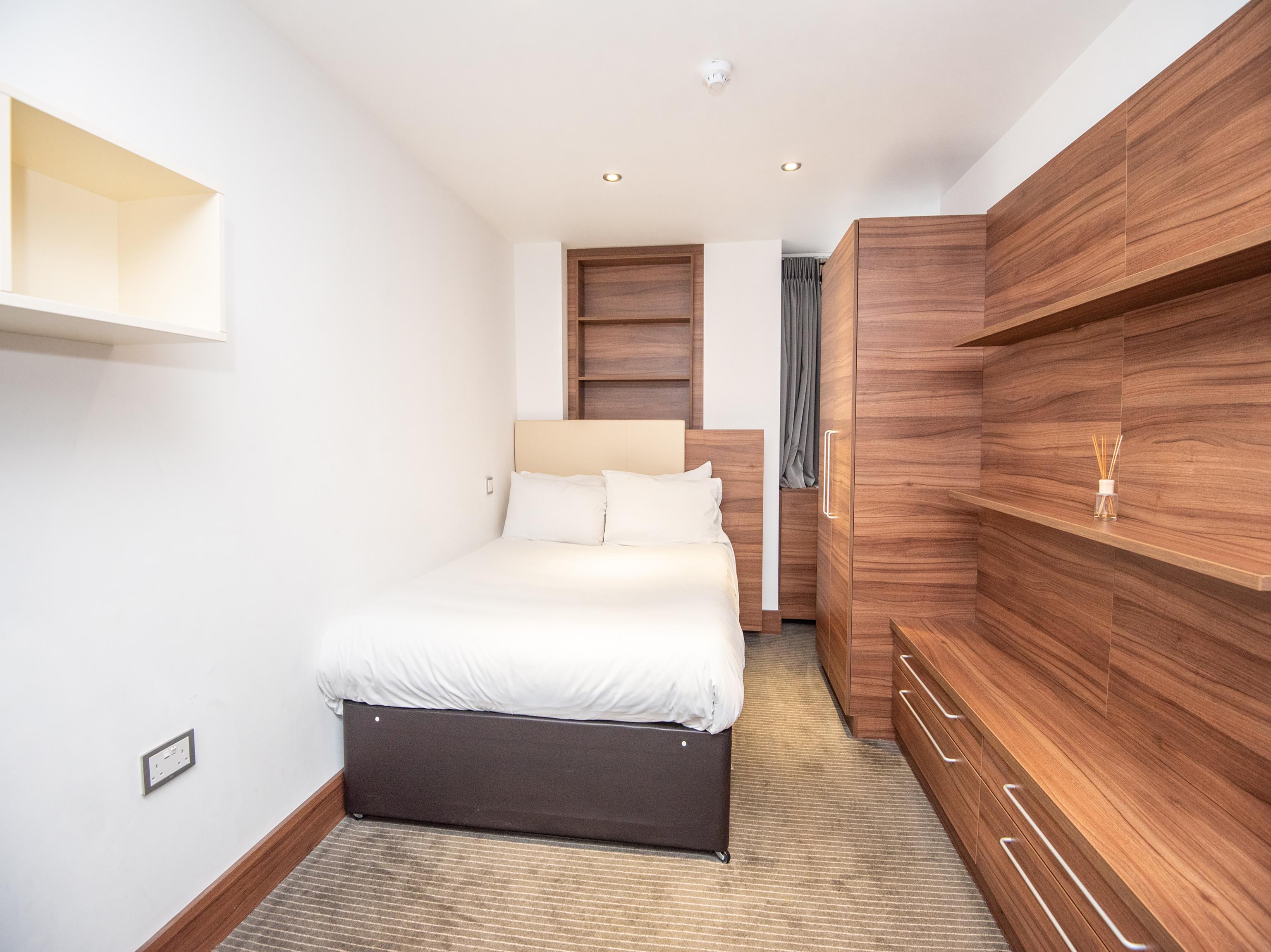 Livin' Serviced Apartments Уотфорд Екстериор снимка