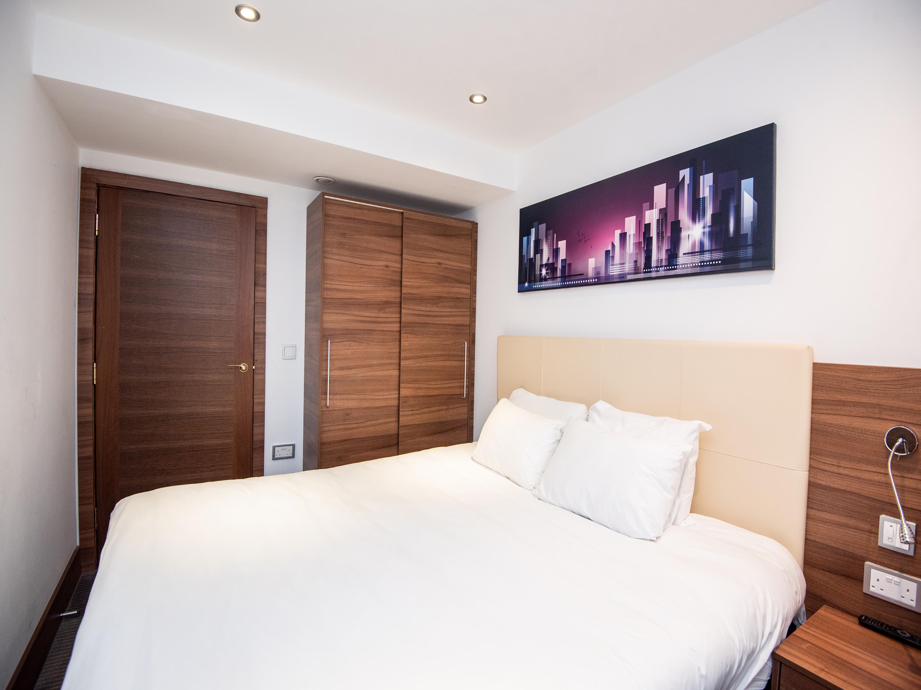 Livin' Serviced Apartments Уотфорд Екстериор снимка