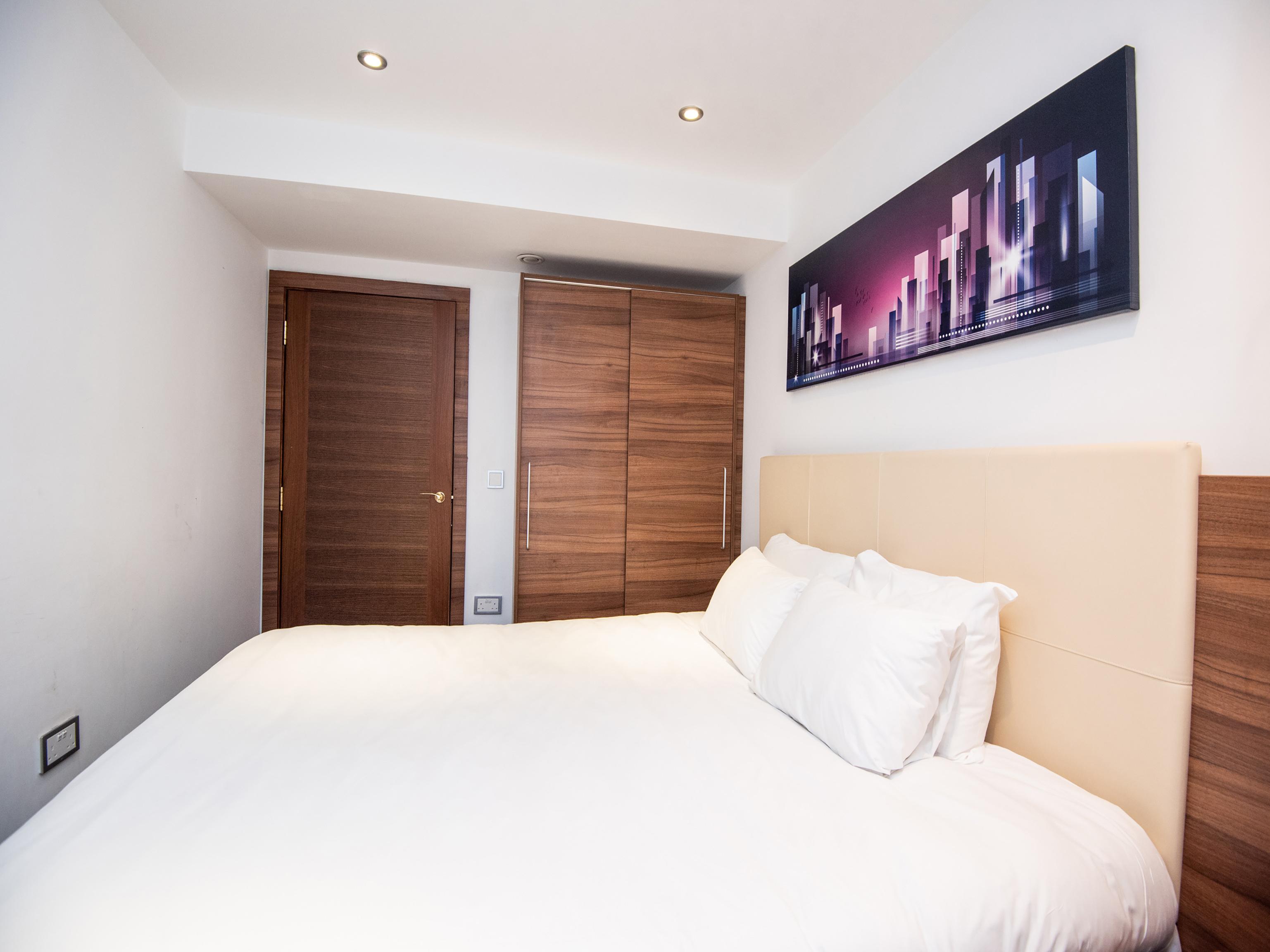 Livin' Serviced Apartments Уотфорд Екстериор снимка