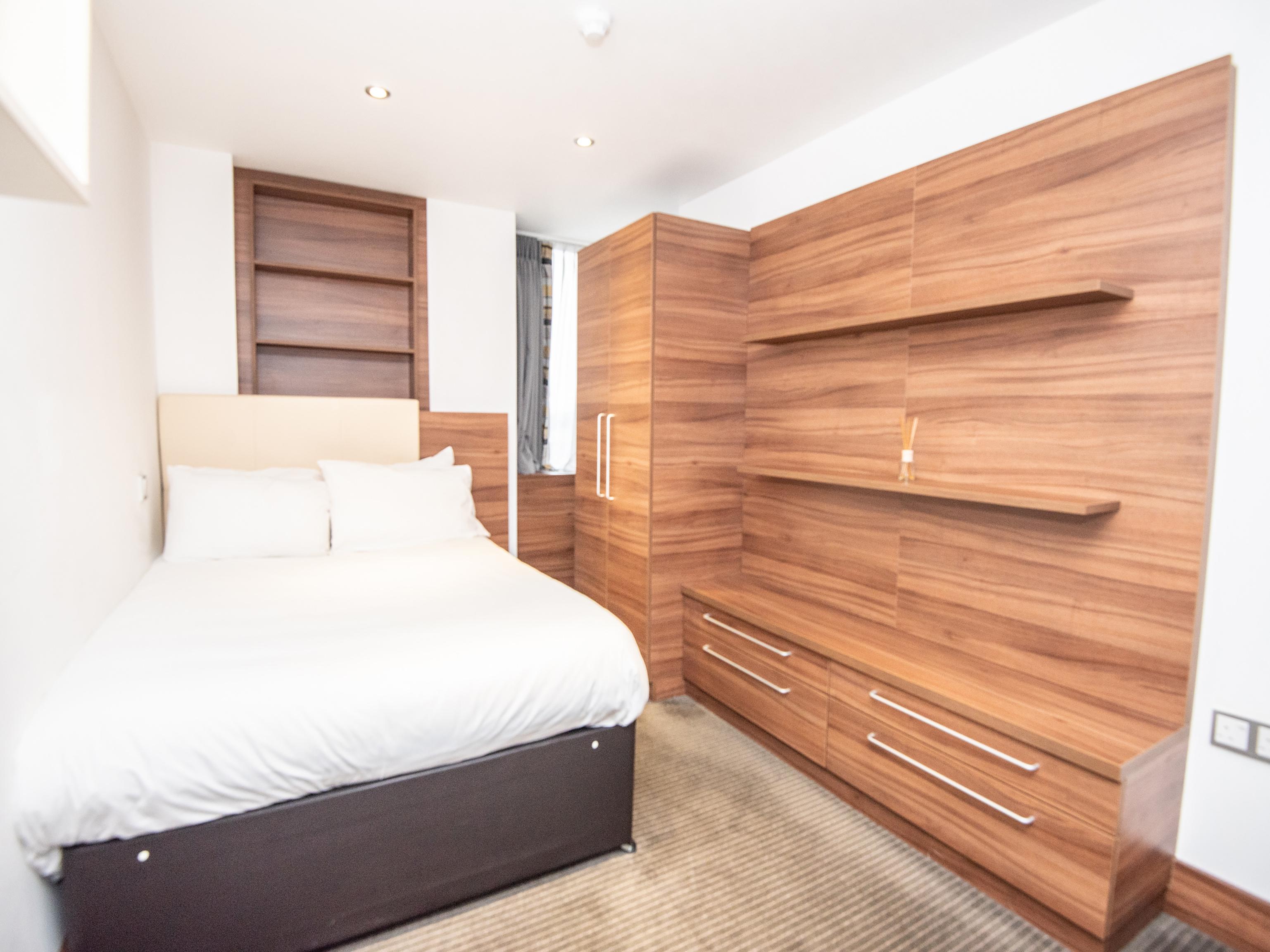Livin' Serviced Apartments Уотфорд Екстериор снимка