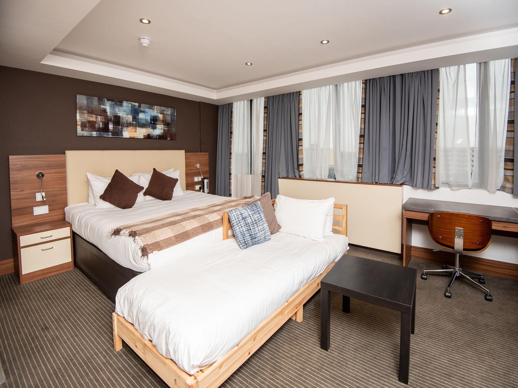 Livin' Serviced Apartments Уотфорд Екстериор снимка