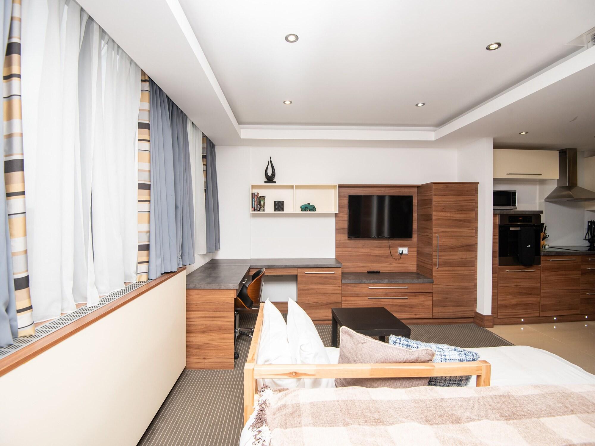Livin' Serviced Apartments Уотфорд Екстериор снимка