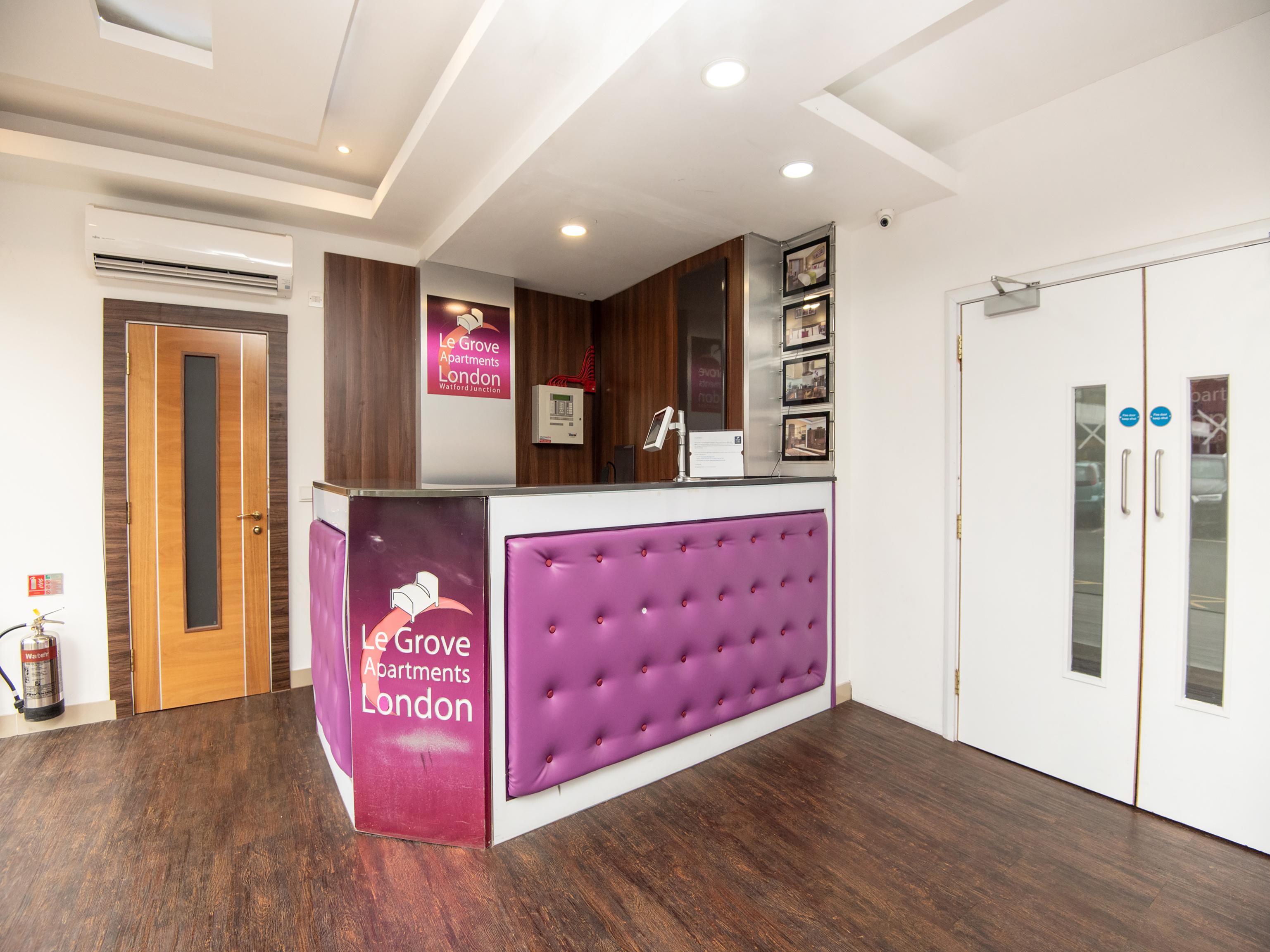 Livin' Serviced Apartments Уотфорд Екстериор снимка