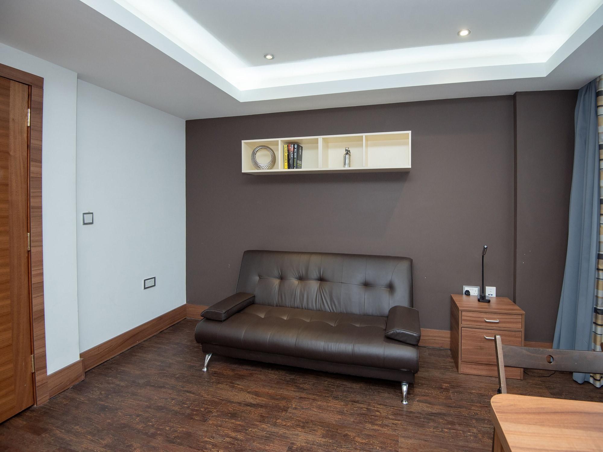 Livin' Serviced Apartments Уотфорд Екстериор снимка