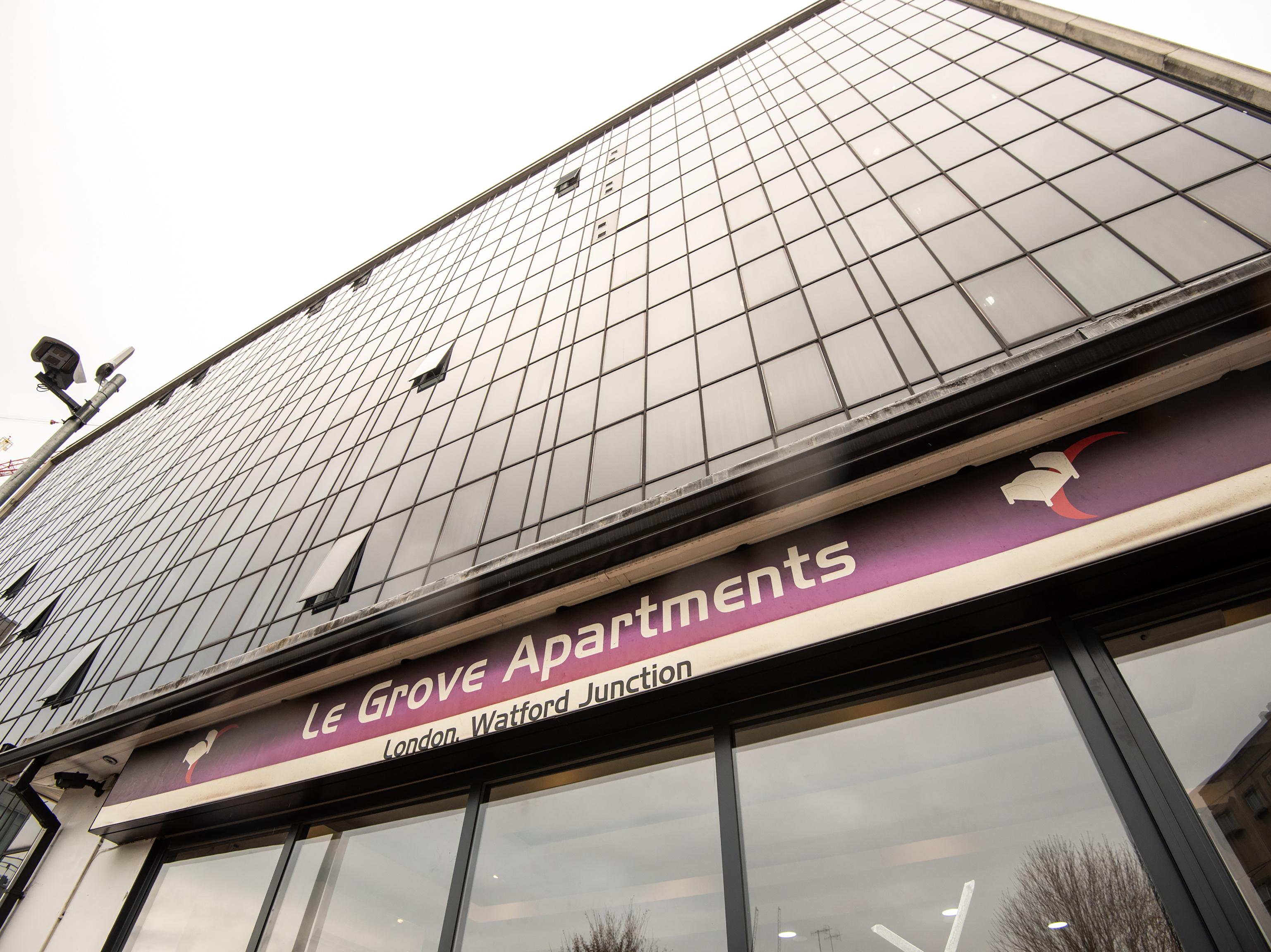 Livin' Serviced Apartments Уотфорд Екстериор снимка