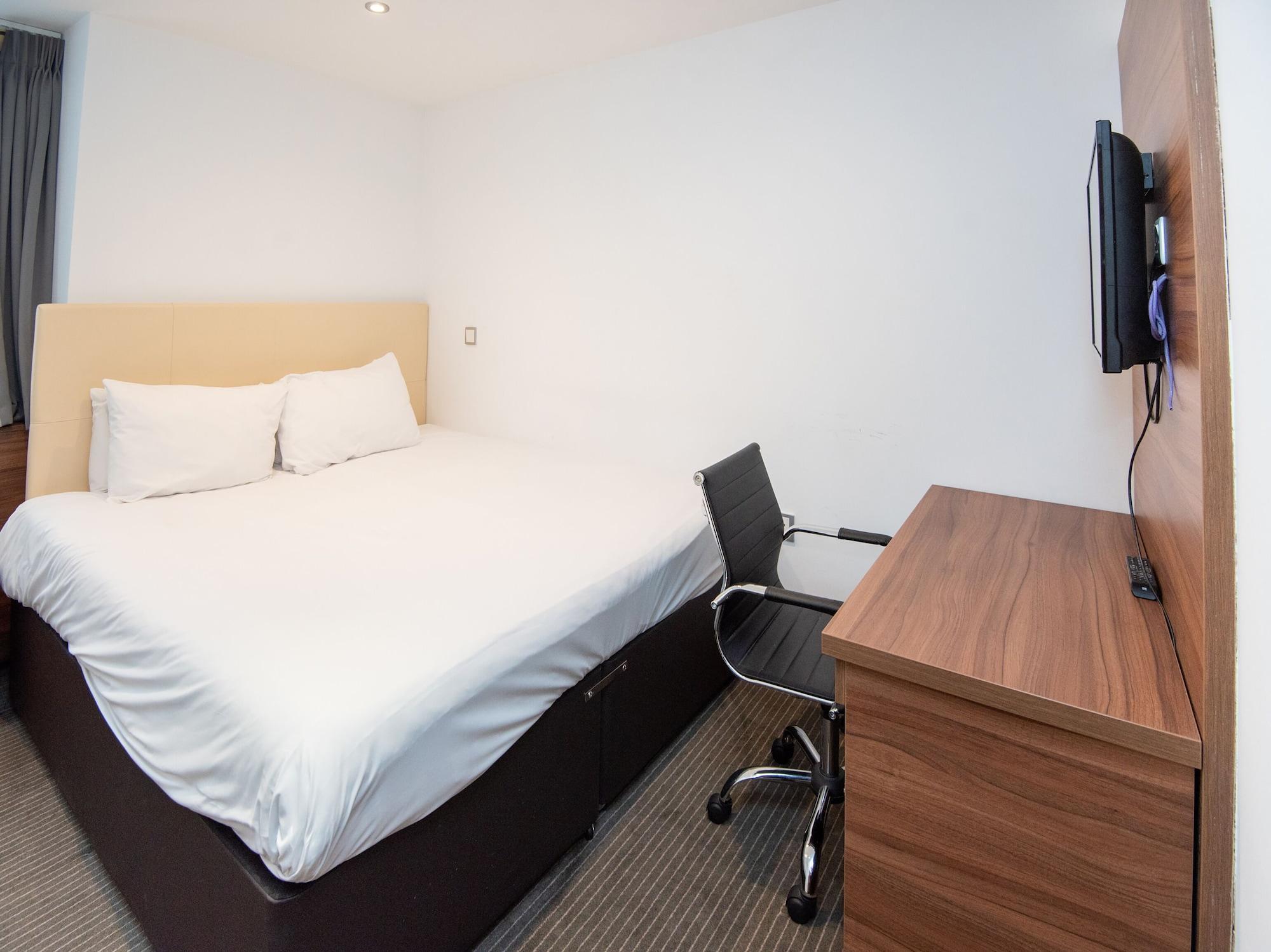 Livin' Serviced Apartments Уотфорд Екстериор снимка