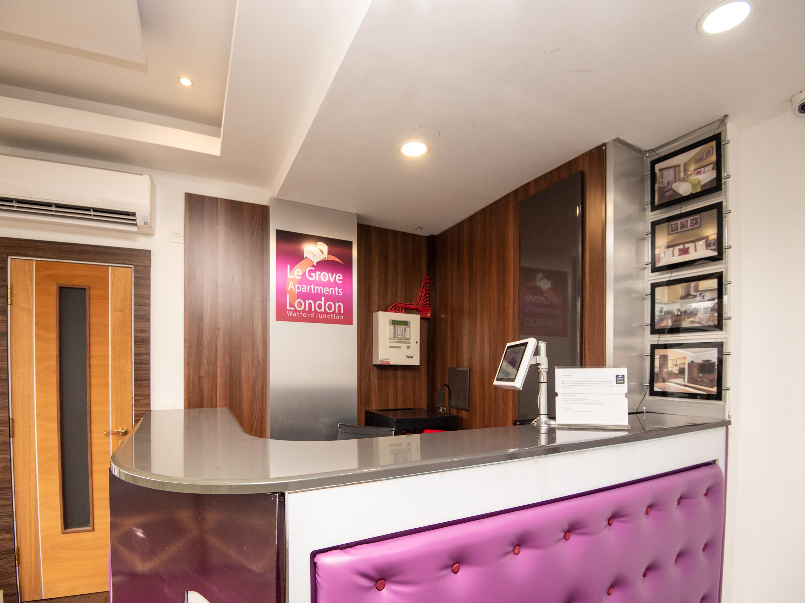 Livin' Serviced Apartments Уотфорд Екстериор снимка