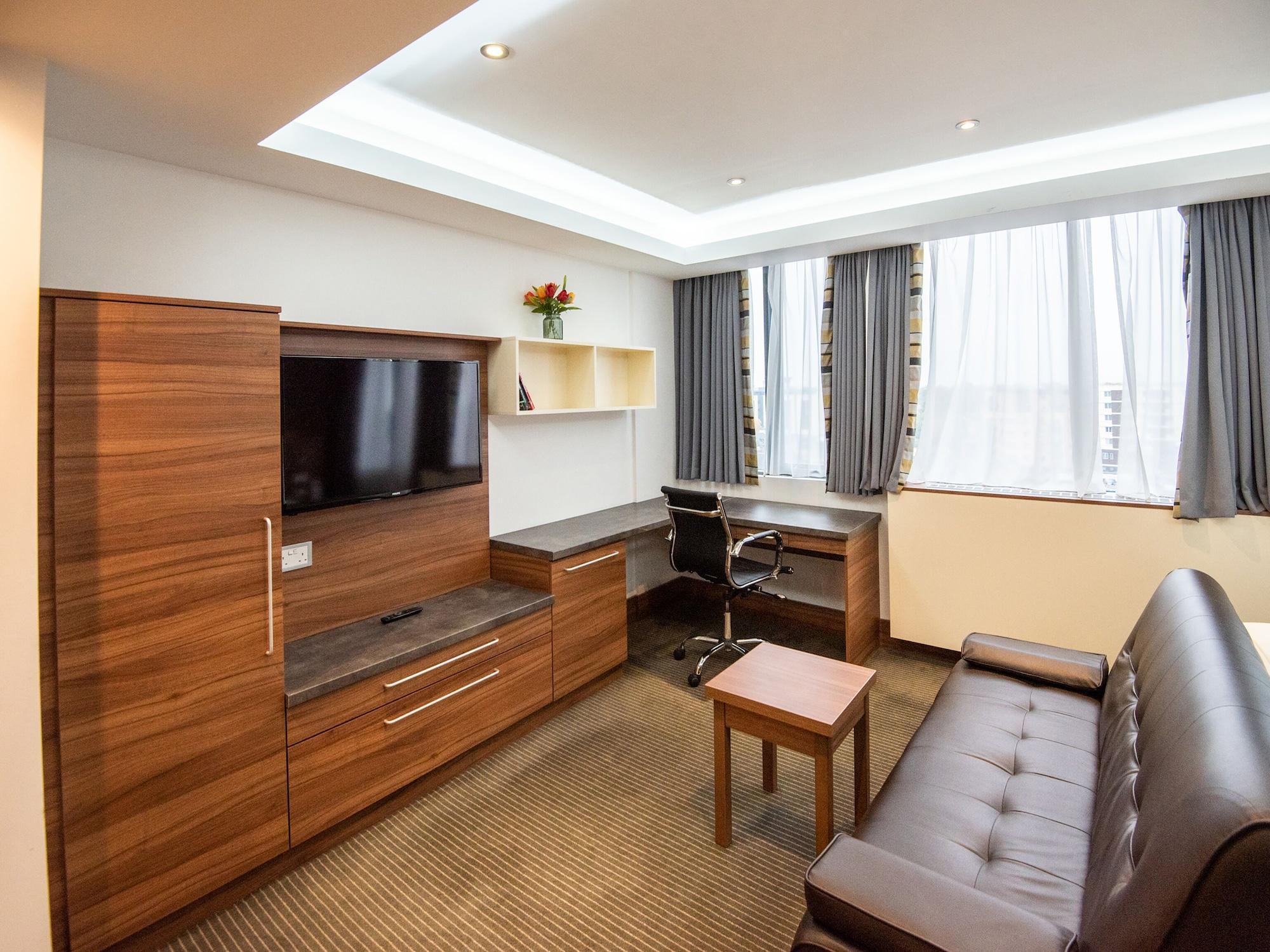 Livin' Serviced Apartments Уотфорд Екстериор снимка
