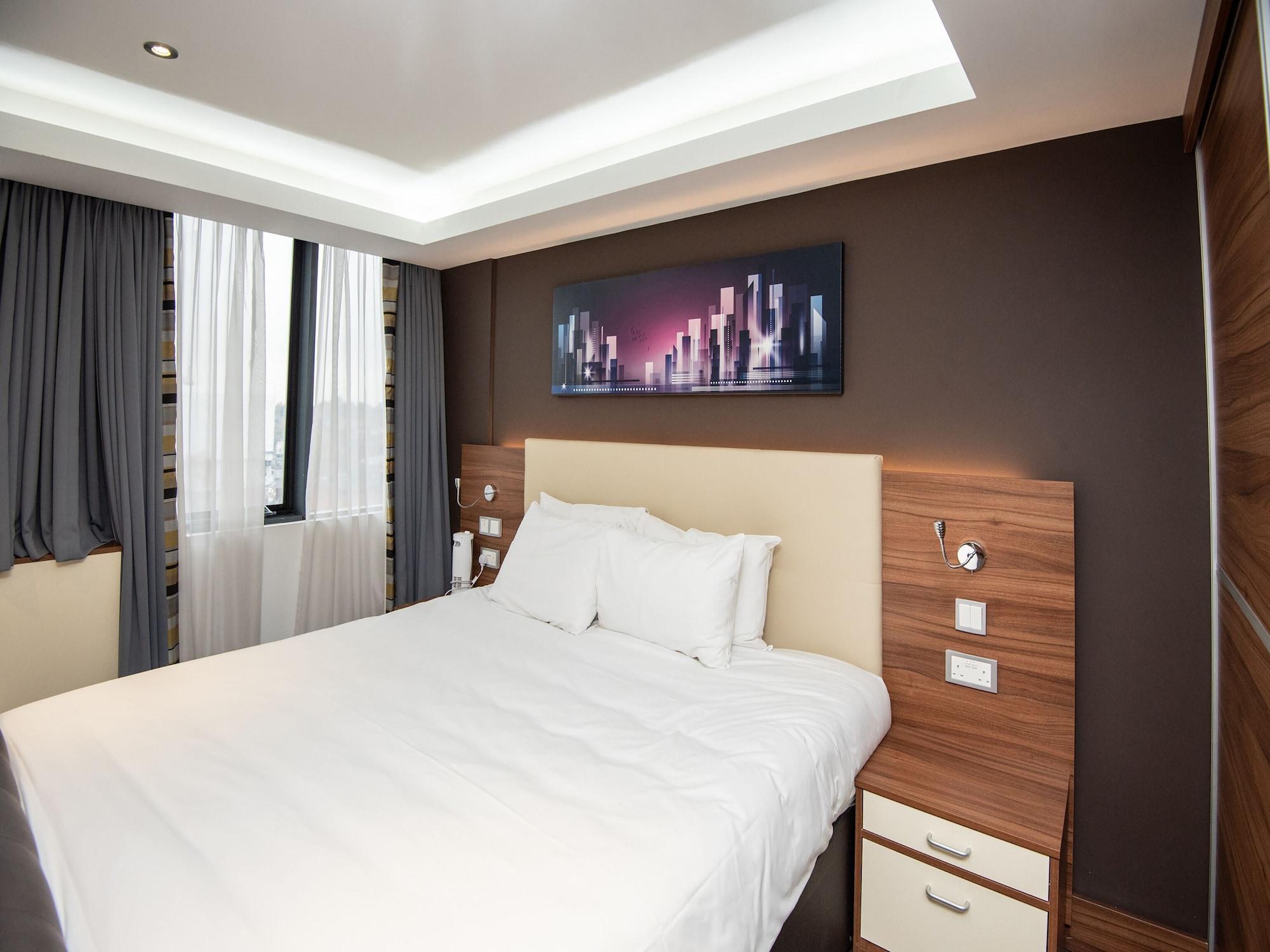 Livin' Serviced Apartments Уотфорд Екстериор снимка