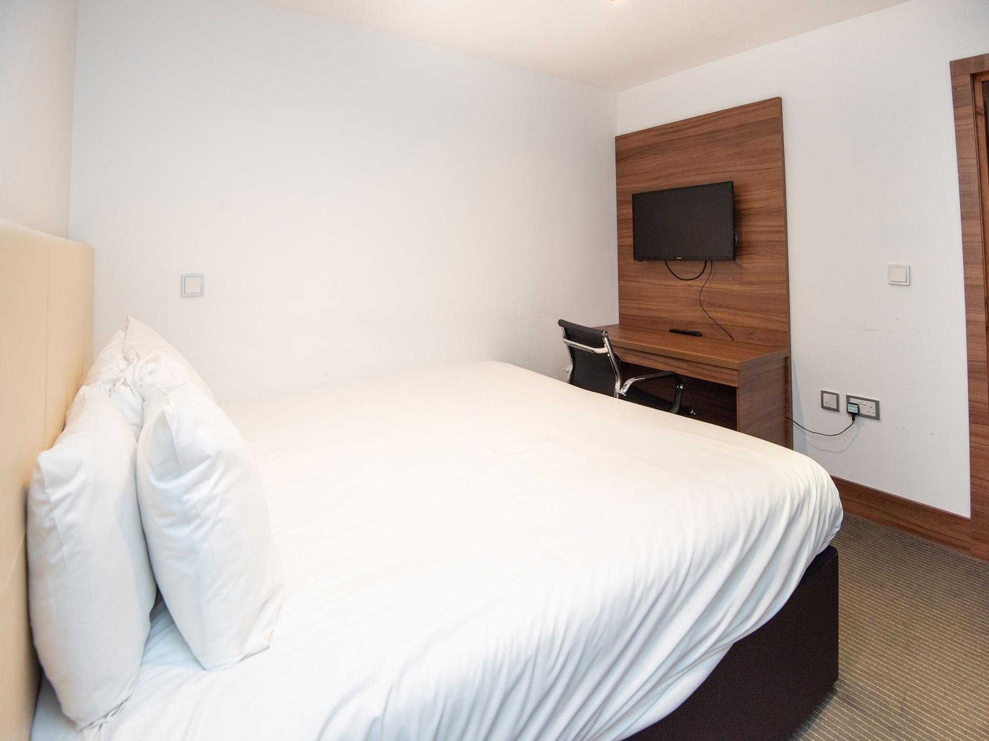 Livin' Serviced Apartments Уотфорд Екстериор снимка