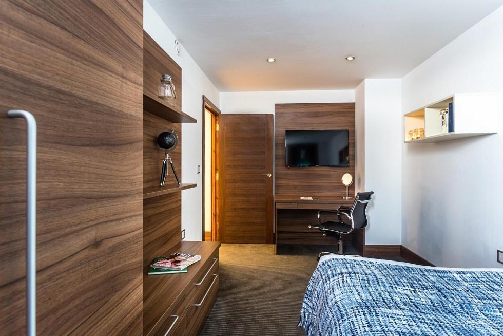 Livin' Serviced Apartments Уотфорд Екстериор снимка