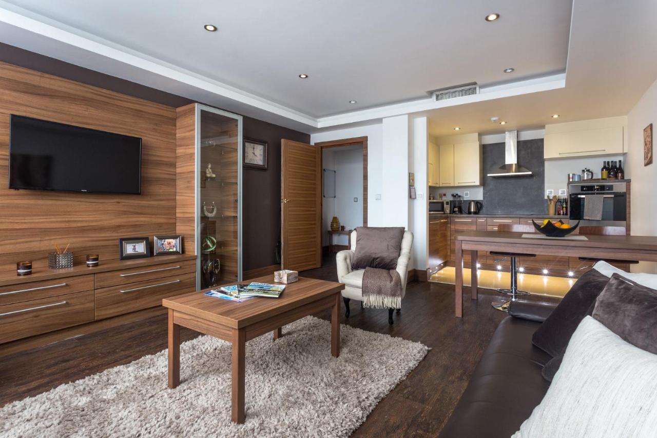 Livin' Serviced Apartments Уотфорд Екстериор снимка
