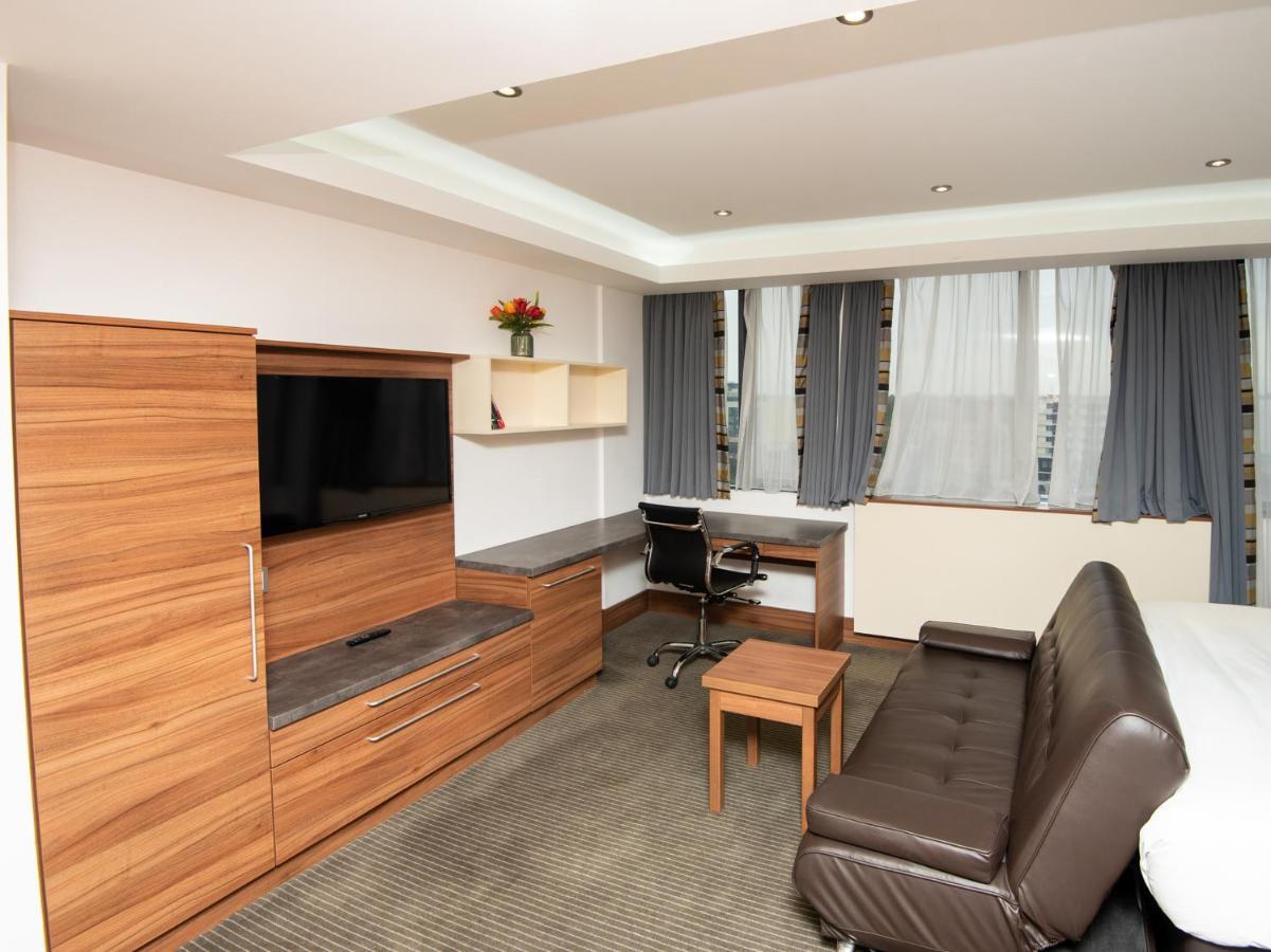Livin' Serviced Apartments Уотфорд Екстериор снимка