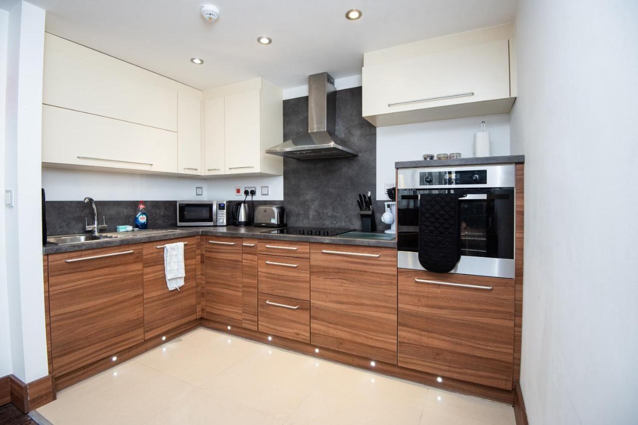 Livin' Serviced Apartments Уотфорд Екстериор снимка