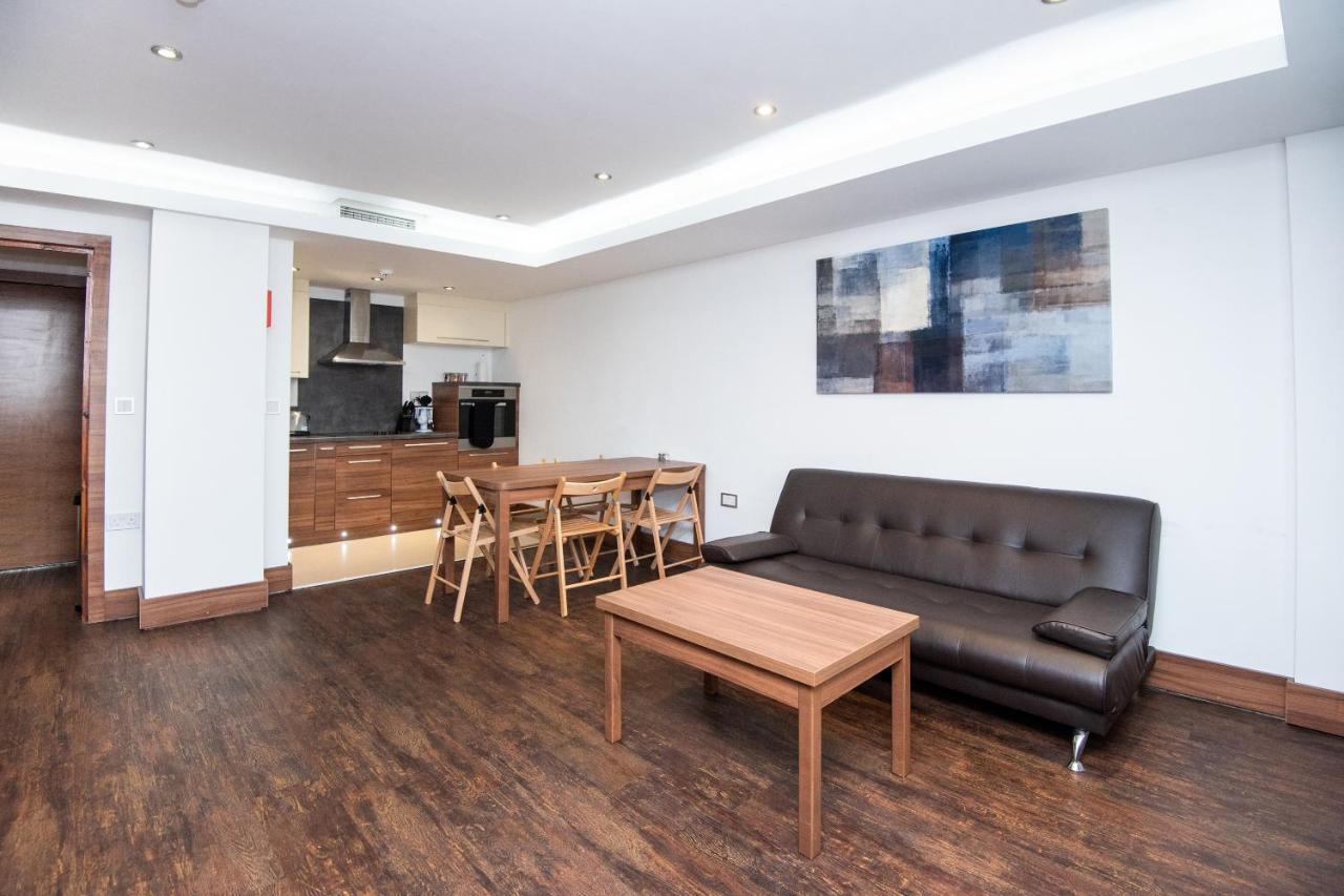 Livin' Serviced Apartments Уотфорд Екстериор снимка